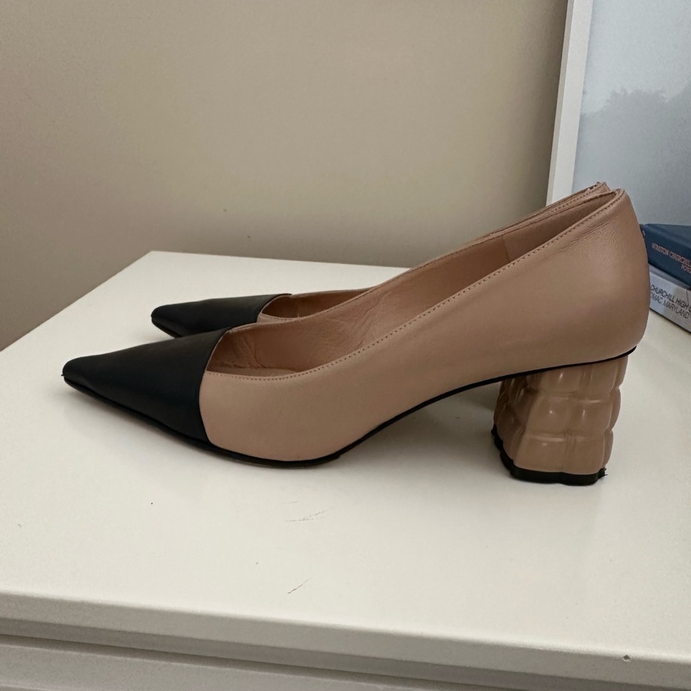 Uterque Black and Tan Block Heel Shoes